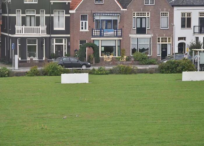 De Zandtaart 住宿加早餐酒店 4*